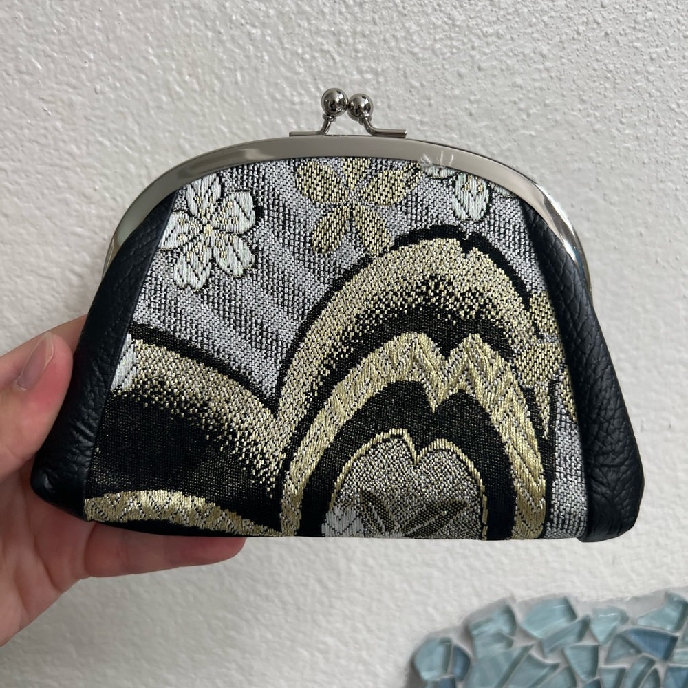 Black & Gold Change Pouch - Picture 3 of 6